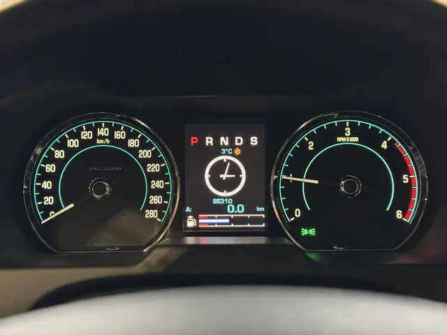 Jaguar XF 2.2D 2015 Diesel 28
