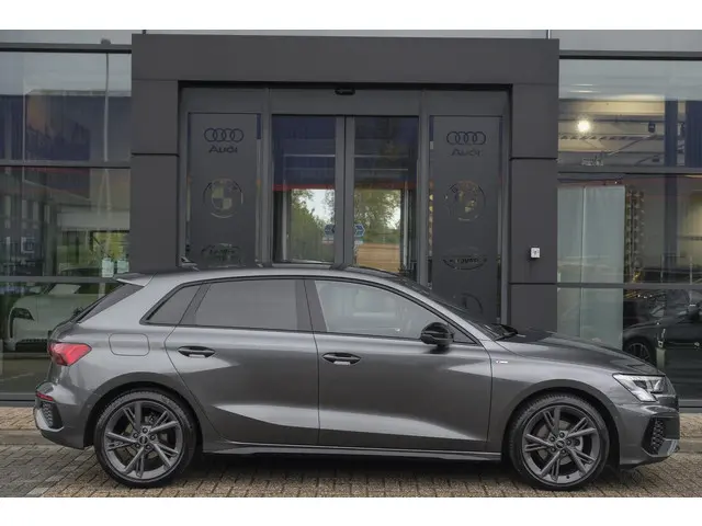 Audi A3 Sportback 30 TFSI 110pk S-line 2023 Benzine 6