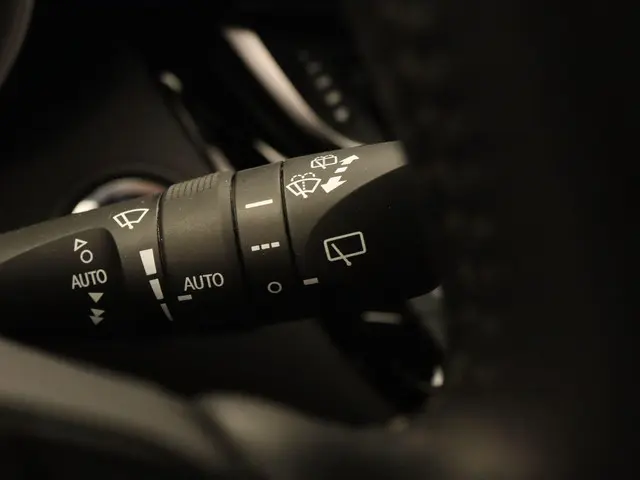 Toyota C-HR 2.0 Hybrid Bi-Tone 2020 Hybride Benzine 29