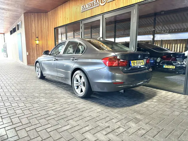 BMW 3 Serie 320i automaat antraciet, premium 2012 Benzine 3