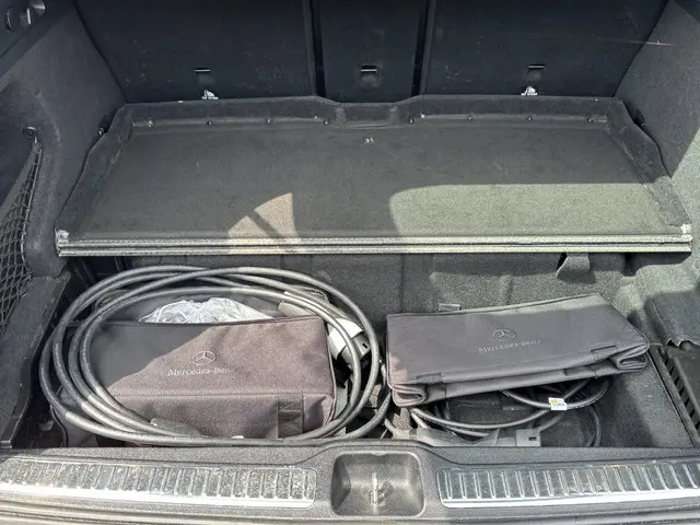 Mercedes-Benz GLC 300e 4MATIC 2022 Hybride Benzine 10