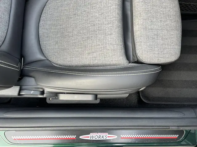 MINI Cooper Cabrio 2.0 John Works Chili 2017 Benzine 34