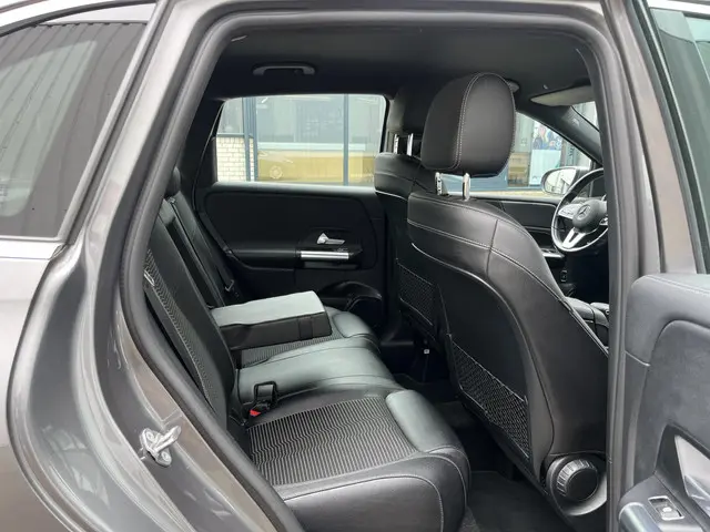 Mercedes-Benz B-Klasse 180 Launch Edition 2020 Benzine 28