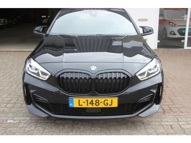 BMW 1 Serie 118i Executive Edition 2021 Benzine 24