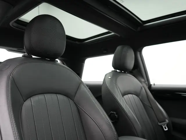 MINI Electric Cooper Yours 33 kWh 184pk 2020 Elektrisch 6