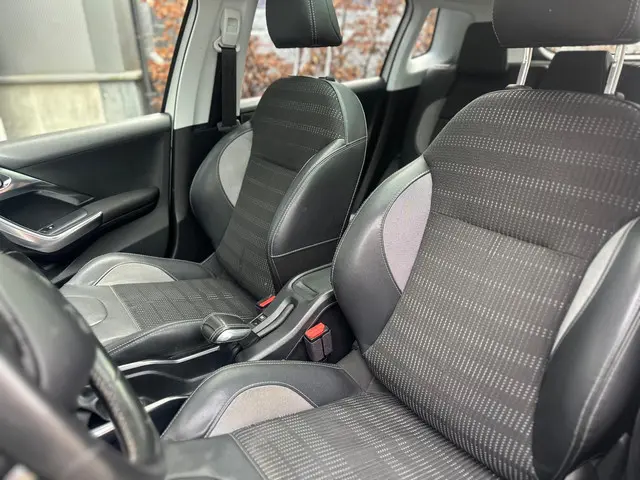 Peugeot 2008 1.2 PureTech Pano - Cruise - Navi 2014 Benzine 14