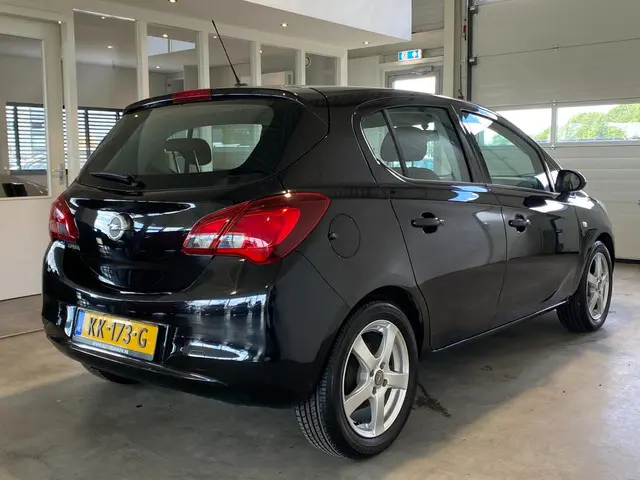 Opel Corsa 1.4 90PK Edition 5drs NL-auto 2016 Benzine 4