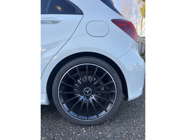 Mercedes-Benz A-Klasse 180 Ambition 2017 Benzine 32