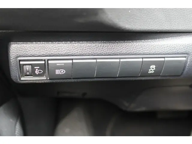 Toyota Corolla 1.8 Hybrid Business 2022 Hybride Benzine 30