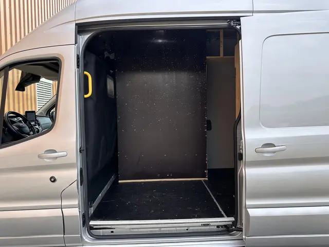 Ford Transit 350 2.0 TDCI L3H2 Limited 2020 Diesel 10