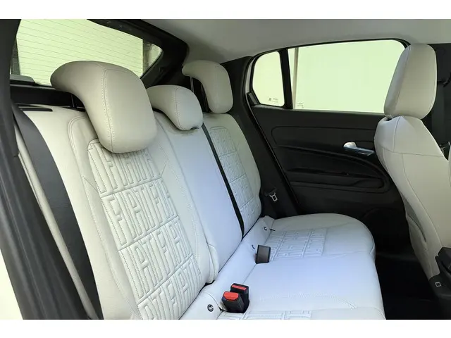 Fiat 600 1.2 Hybrid La Prima 2025 Hybride Benzine 14