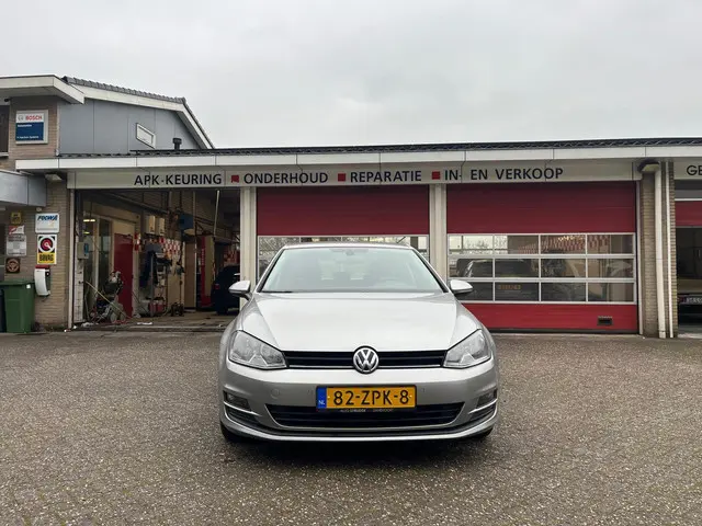 Volkswagen Golf 2