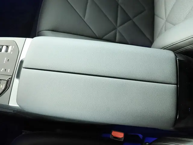 BMW iX xDrive40 2025 Elektrisch 70