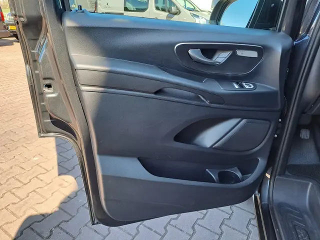Mercedes-Benz Vito 116 CDI Lang DC Comfort 2023 Diesel 32