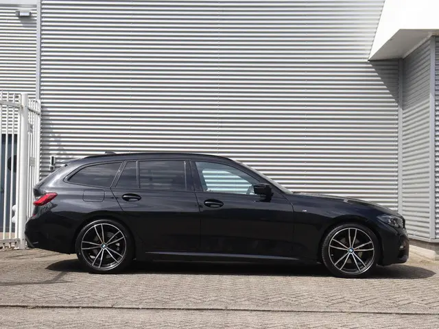 BMW 3 Serie Touring 320i 2022 Benzine 5