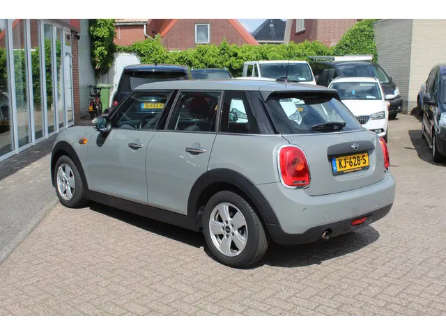 MINI One Mini 1.5 D Business 2016 Diesel 29