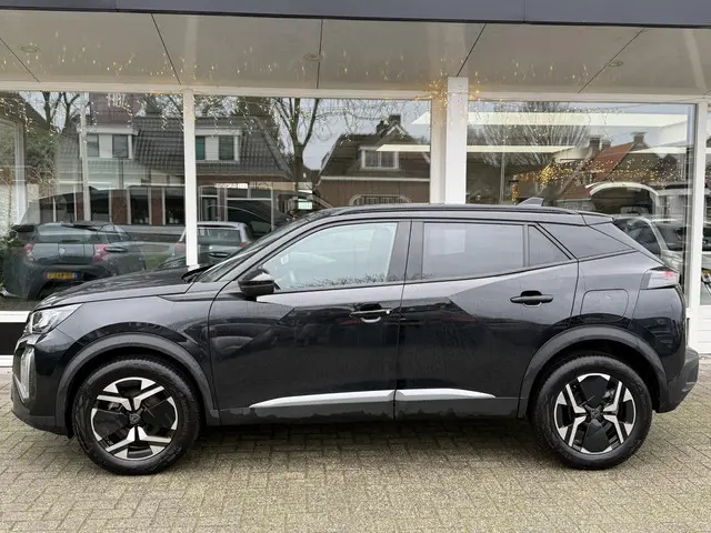 Peugeot 2008 1.2 Hybrid 145 Allure 2025 Hybride Benzine 9