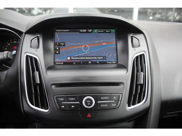 Ford Focus Wagon 1.0 Trend Edition 2015 Benzine 24