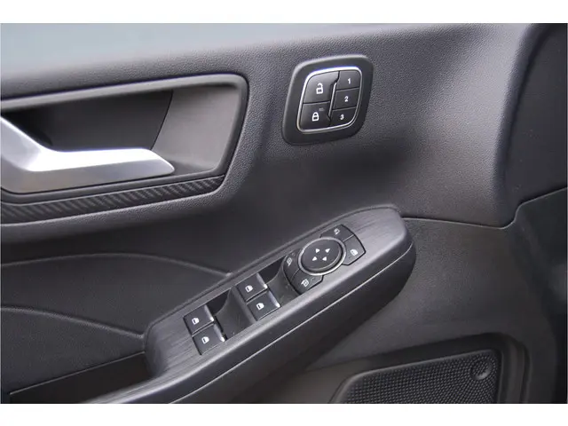 Ford Kuga 2.5 PHEV 243PK ST-Line X 2025 Hybride Benzine 18