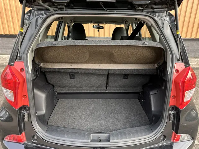 Toyota Verso-S 1.3 Luxury 2013 Benzine 19