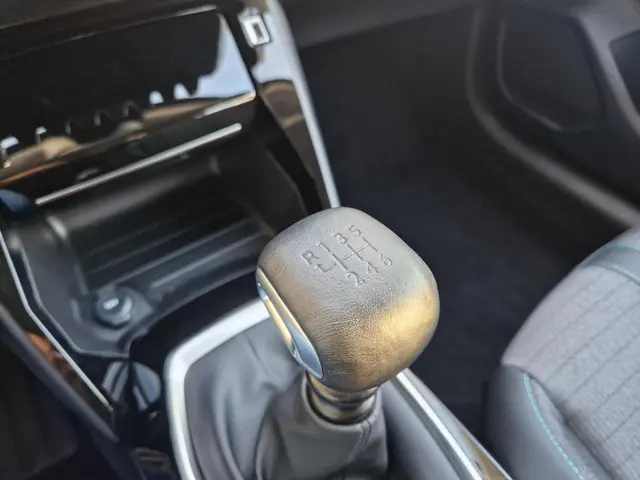 Peugeot 208 1.2T 100pk Allure Pack 2023 Benzine 21