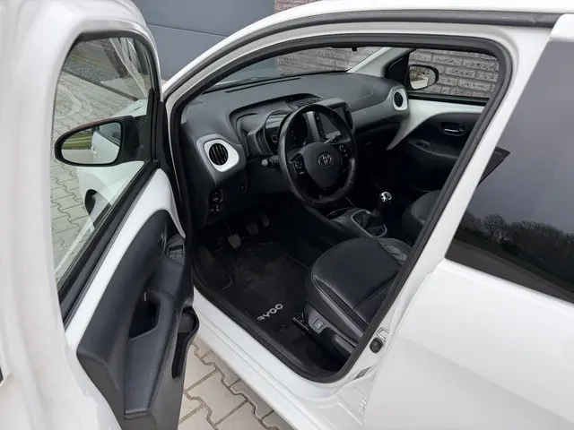Toyota Aygo 1.0 VVT-i x-clusiv 2018 Benzine 21
