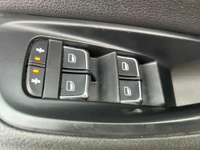Audi A6 Avant 2.8 FSI quattro S-Line 2012 Benzine 18