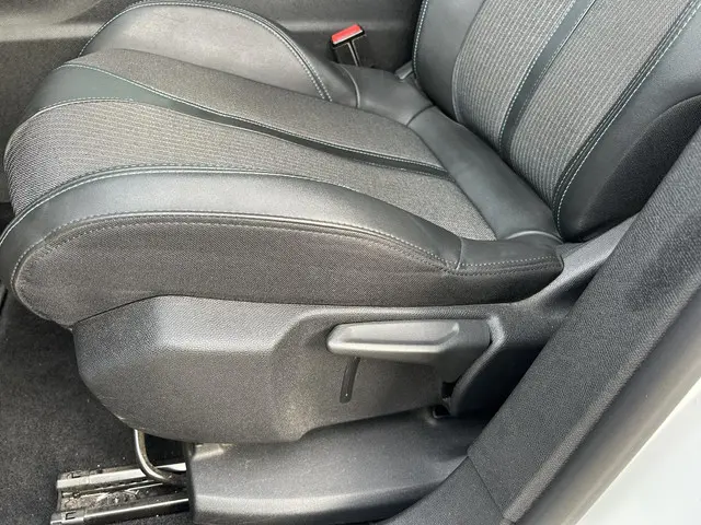 Peugeot 5008 1.2 Turbo 130 PK Allure Pack 2021 Benzine 38