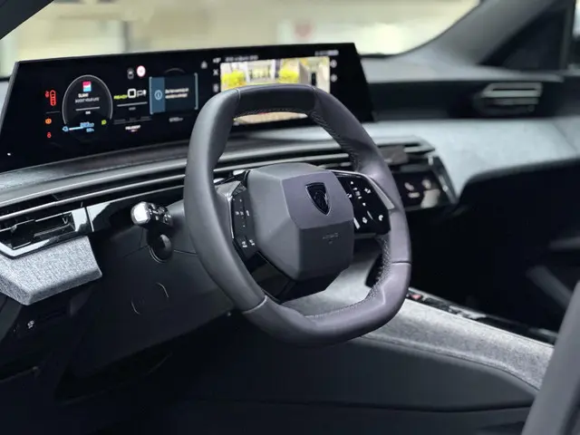 Peugeot e-3008 Allure 210pk 73 kWh 2024 Elektrisch 24