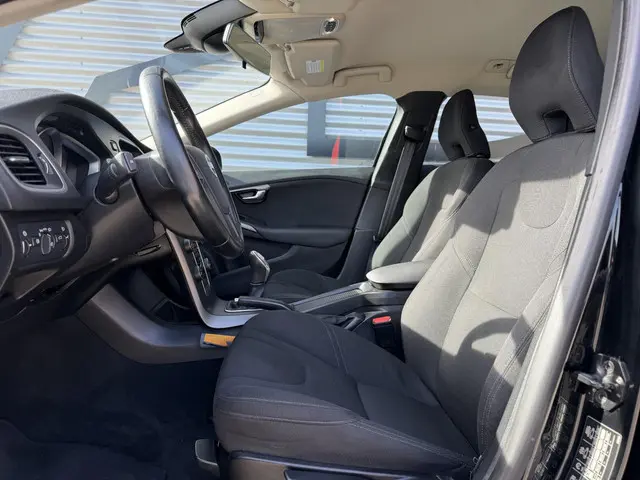 Volvo V40 1.6 T3 Kinetic 2013 Benzine 9