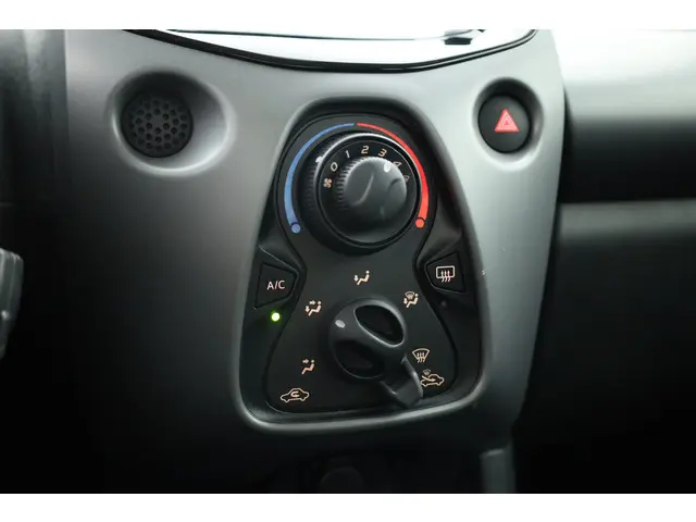 Toyota Aygo 1.0 VVT-i x-play 2021 Benzine 22