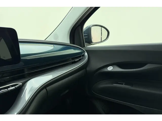 Fiat 500 1.0 Hybrid Torino Launch Edition 2026 Benzine 18