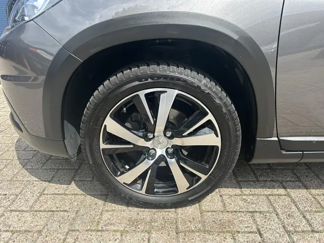 Peugeot 2008 1.2 Turbo 110 PK GT-line 2017 Benzine 31