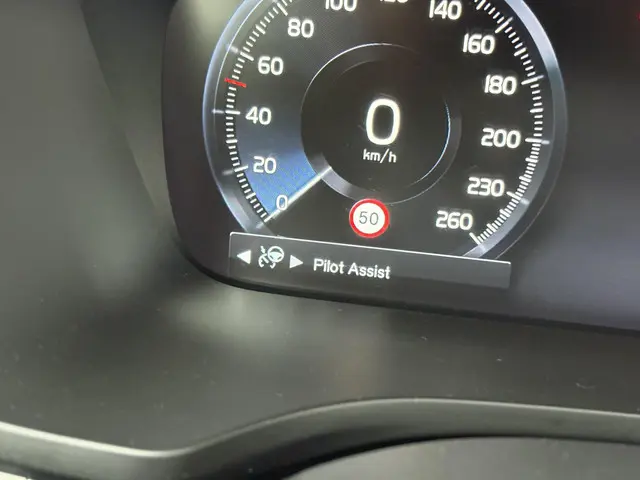 Volvo V60 2.0 B3 Momentum Business 2022 Benzine 24