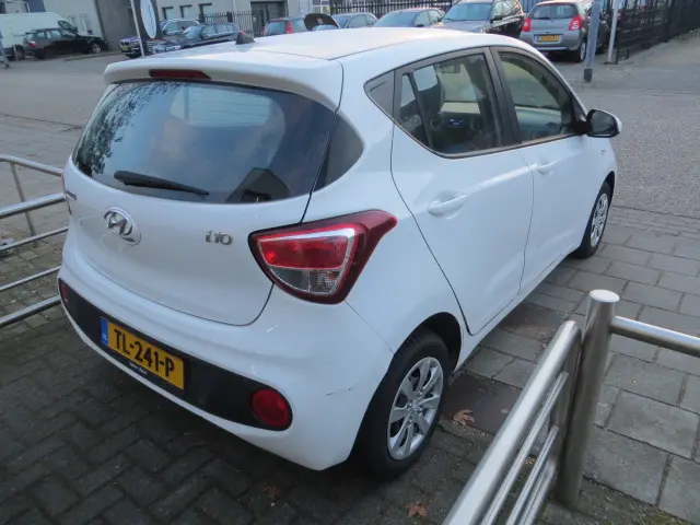 Hyundai i10 1.0i Comfort rijdbare schade !!! 2018 Benzine 3