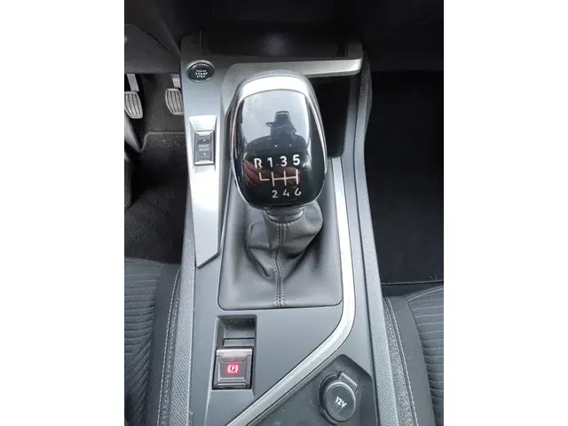 Peugeot 308 1.2 Turbo Active Pack Business 2022 Benzine 18