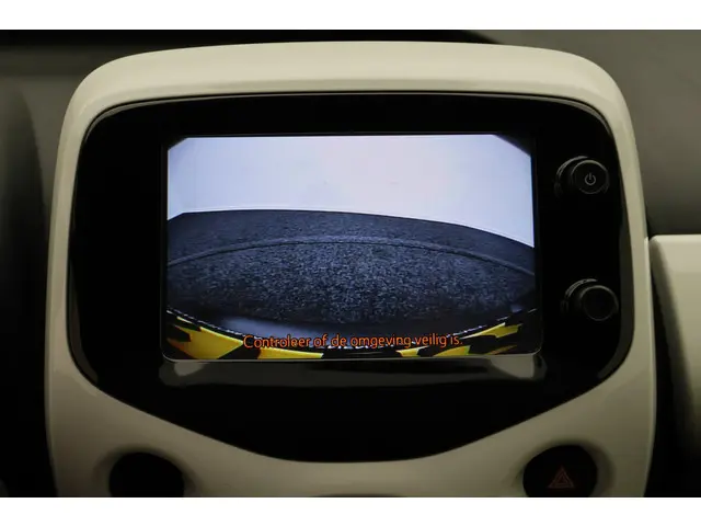 Toyota Aygo 1.0 VVT-i x-wave Cabrio 2015 Benzine 36