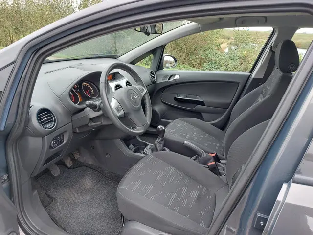 Opel Corsa 1.2-16V Berlin. 47979 KM!! AIRCO! 2013 Benzine 12