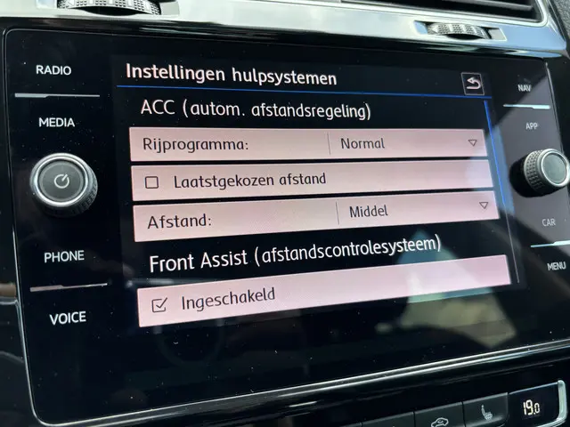 Volkswagen Golf 1.5 TSI Highline Business R 2018 Benzine 27