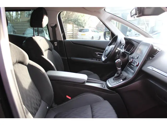 Renault Scénic 1.3 TCe Limited 140 EDC 2019 Benzine 9