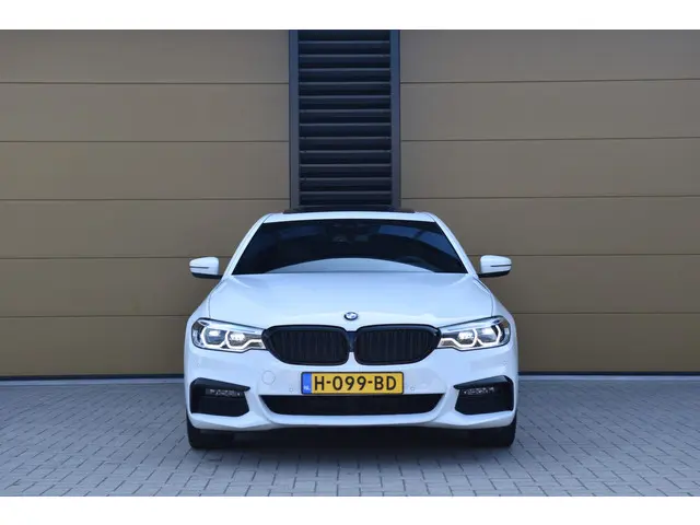 BMW 5 Serie 520i High Executive 2020 Benzine 6
