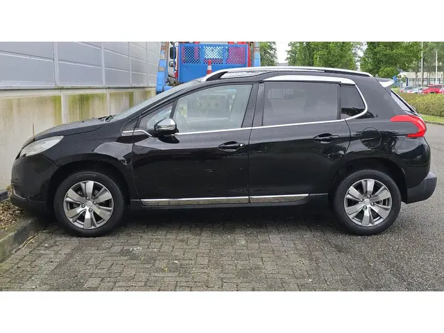Peugeot 2008 1.2 VTi Allure Pack Premium Plus 2014 Benzine 8