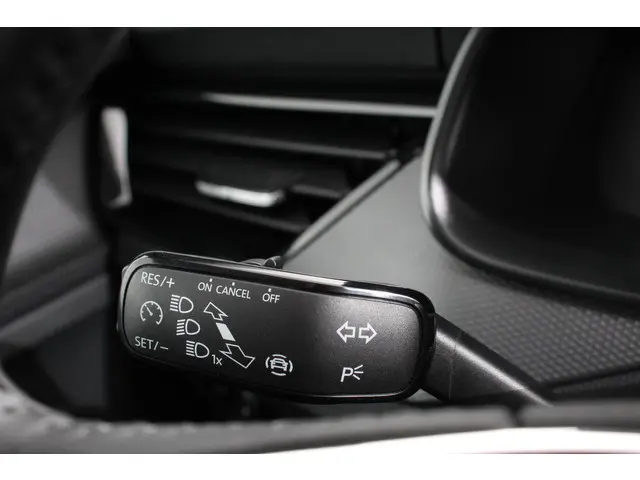 Škoda Kamiq 1.0 TSI 110pk Ambition 2021 Benzine 14