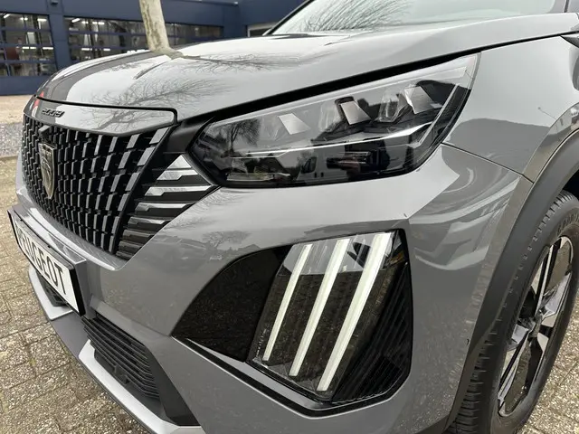 Peugeot 2008 1.2 Hybrid 145 PK GT 2025 Hybride Benzine 40