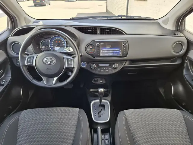 Toyota Yaris 1.5 Hybrid 2017 Hybride Benzine 12
