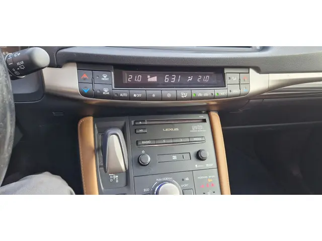 Lexus CT 200h Luxury Line 2016 Hybride Benzine 18