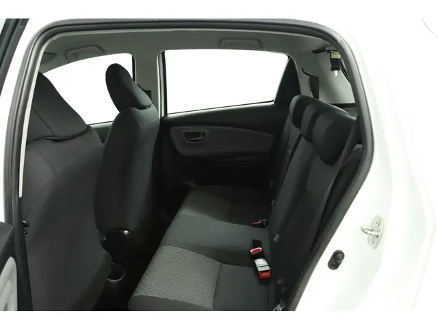 Toyota Yaris 1.0 VVT-i Comfort 2015 Benzine 18
