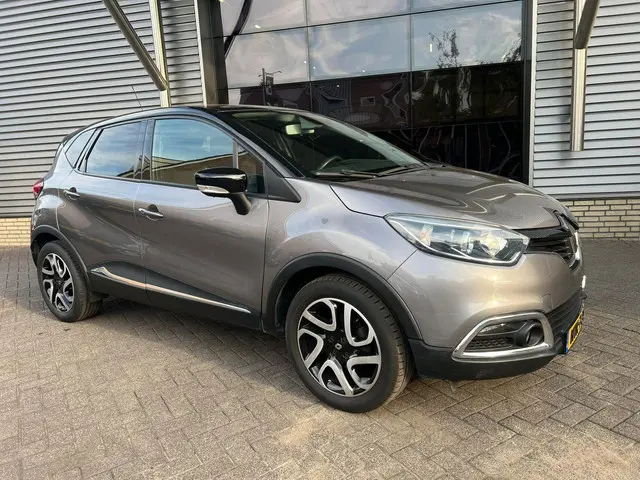 Renault Captur 0.9 TCe Helly Hansen 2015 Benzine 2