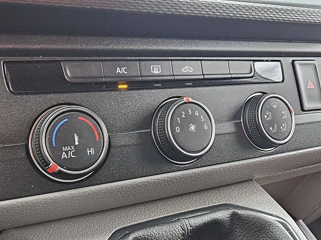 Volkswagen Transporter 2.0 TDI 2022 Diesel 11