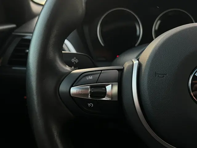 BMW 1 Serie 118i Sport Line Edition 2019 Benzine 22